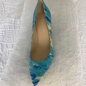 Super cute pumps, perfect for spring! 3 inch heel, leather sole